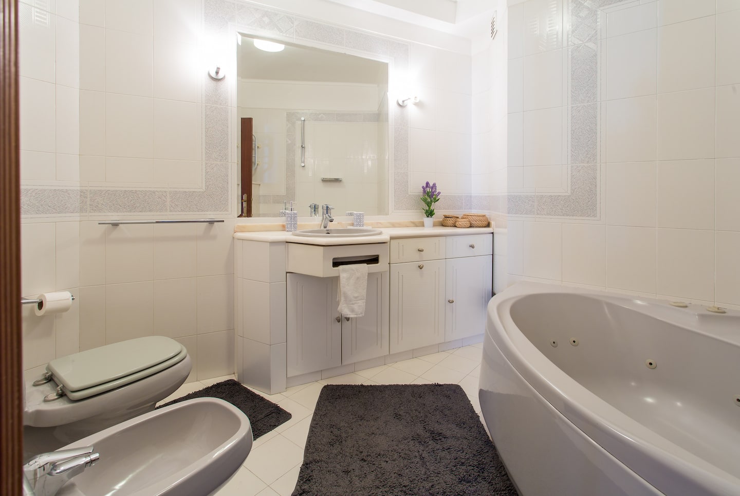 Bright main bathroom with a bathtub